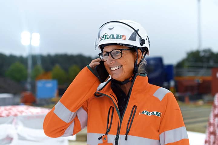 PEAB bytte tidskrävande arbete mot iChemistrys trafikljusfunktion Bild på Peab medarbetare